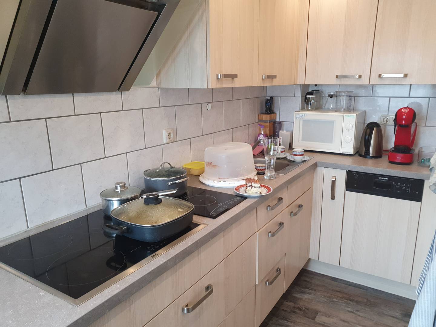 Renovierungsbedürftige Familienwohnung mit Garten und Sauna