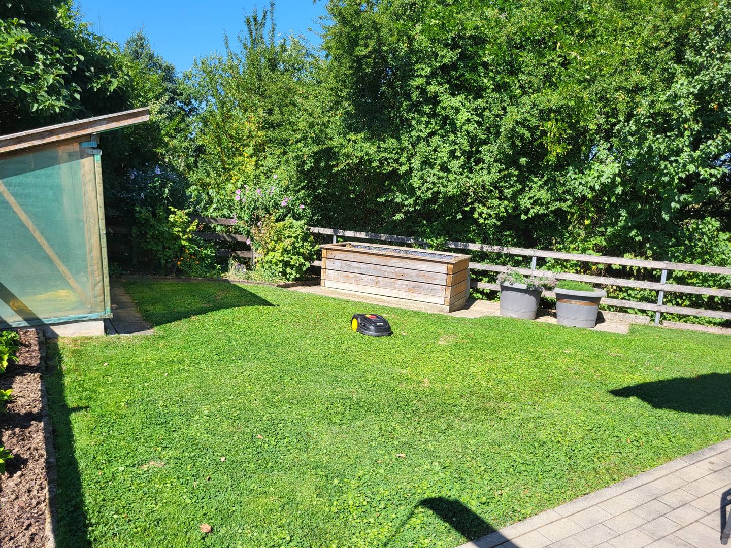 Renovierungsbedürftige Familienwohnung mit Garten und Sauna