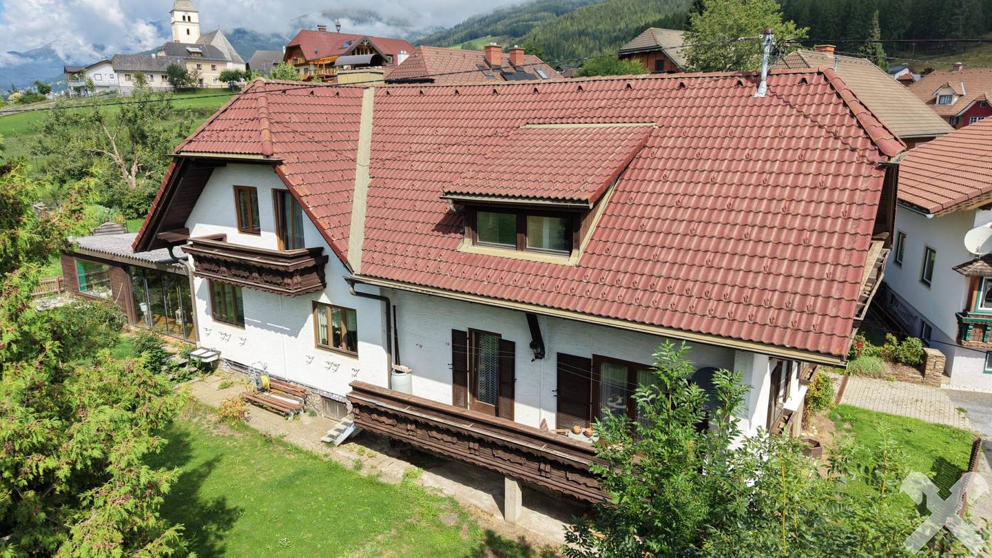Familienwohnung mit Wintergarten und Garage