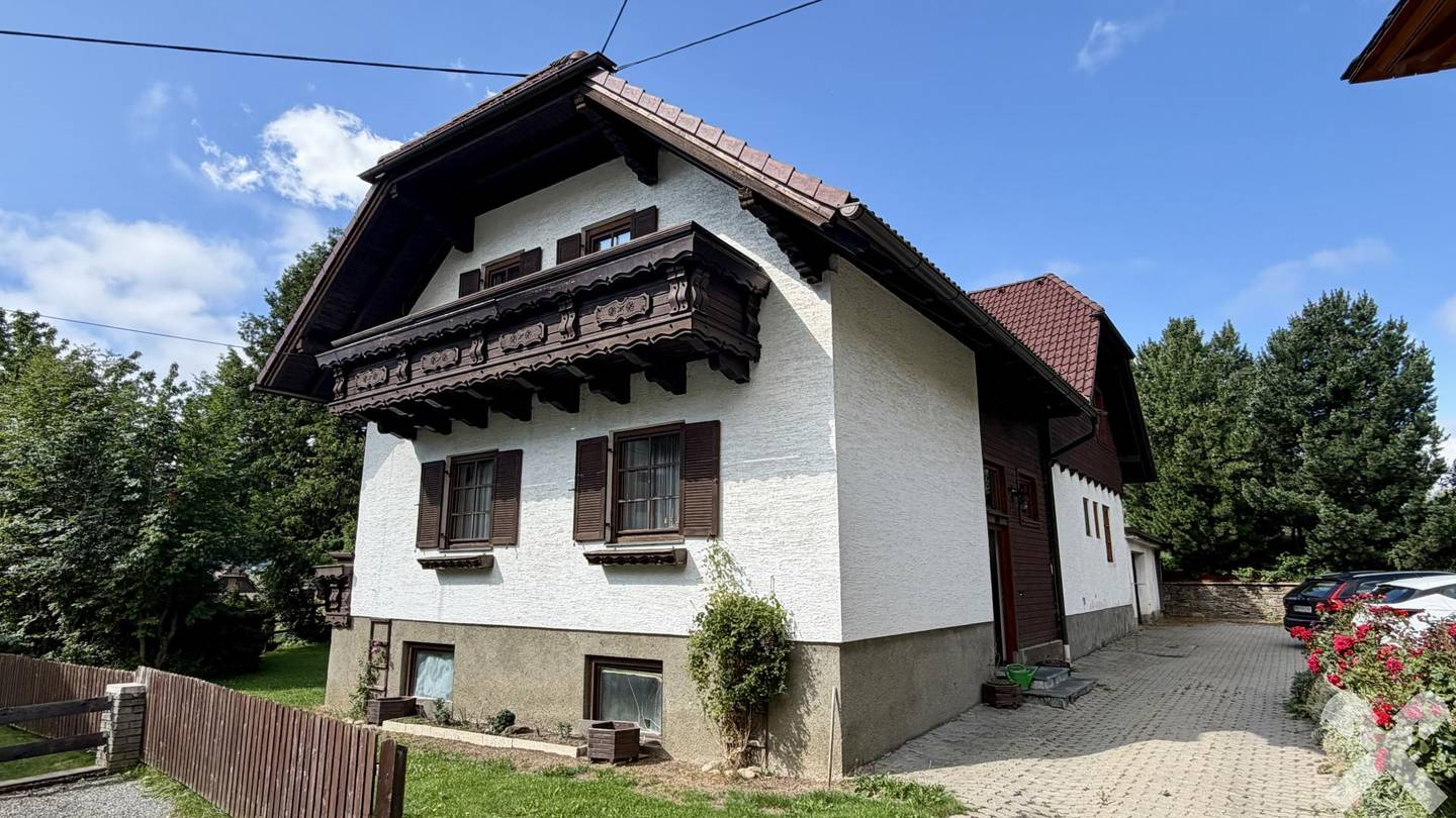 Familienwohnung mit Wintergarten und Garage