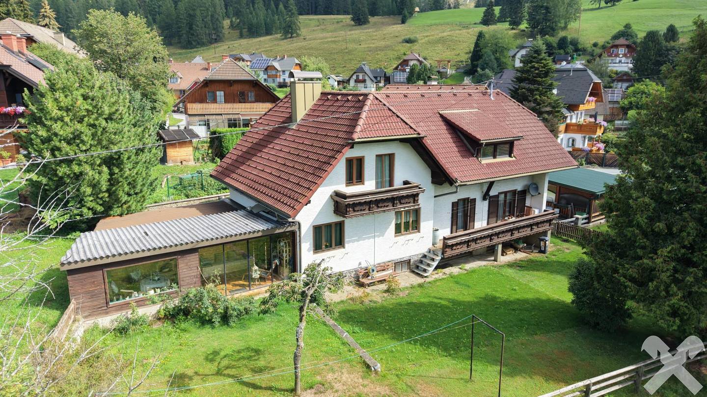 Familienwohnung mit Wintergarten und Garage