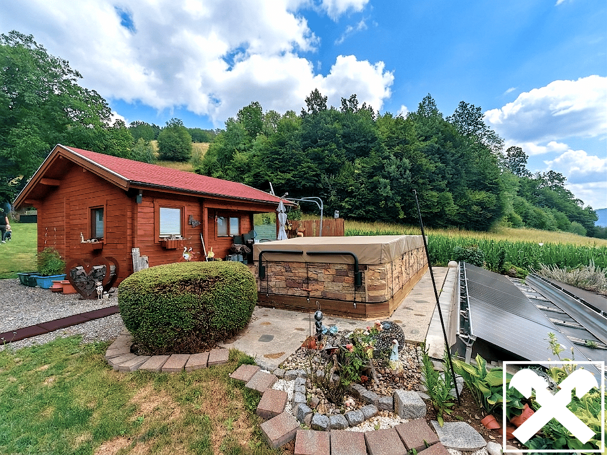 Sonnige Ferienwohnung im Gartenhaus mit Whirlpool