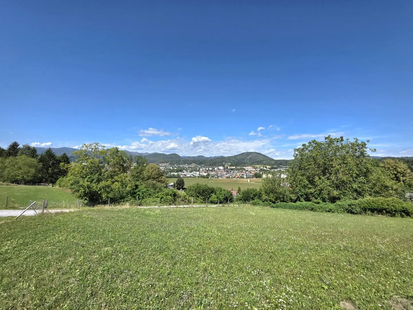 Sunny building plot with magnificent view and lots of potential