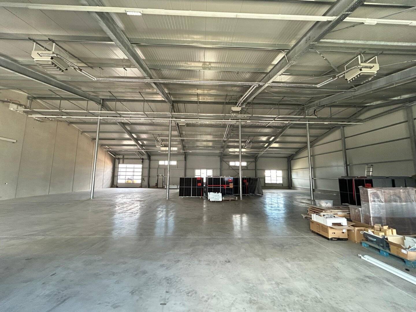 Moderne Lagerhalle | ca. 900 m² | LKW-Rampe &amp; Rolltore | A2-Nähe Kottingbrunn