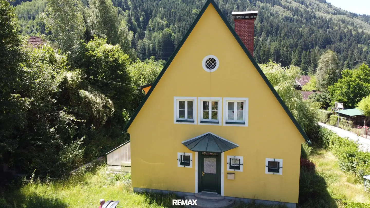 Family residence and sunny garden idyll – Charming house with great development potential in an excellent residential location of Radenthein