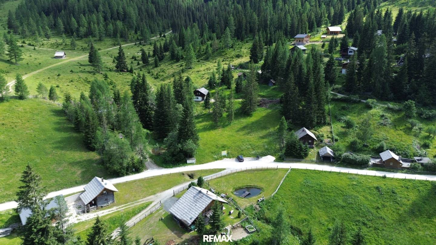 "Zwischen zwa Zirbenbam" - seltenes Almgrundstück mit Freizeitwohnsitzwidmung auf der Feldpannalm