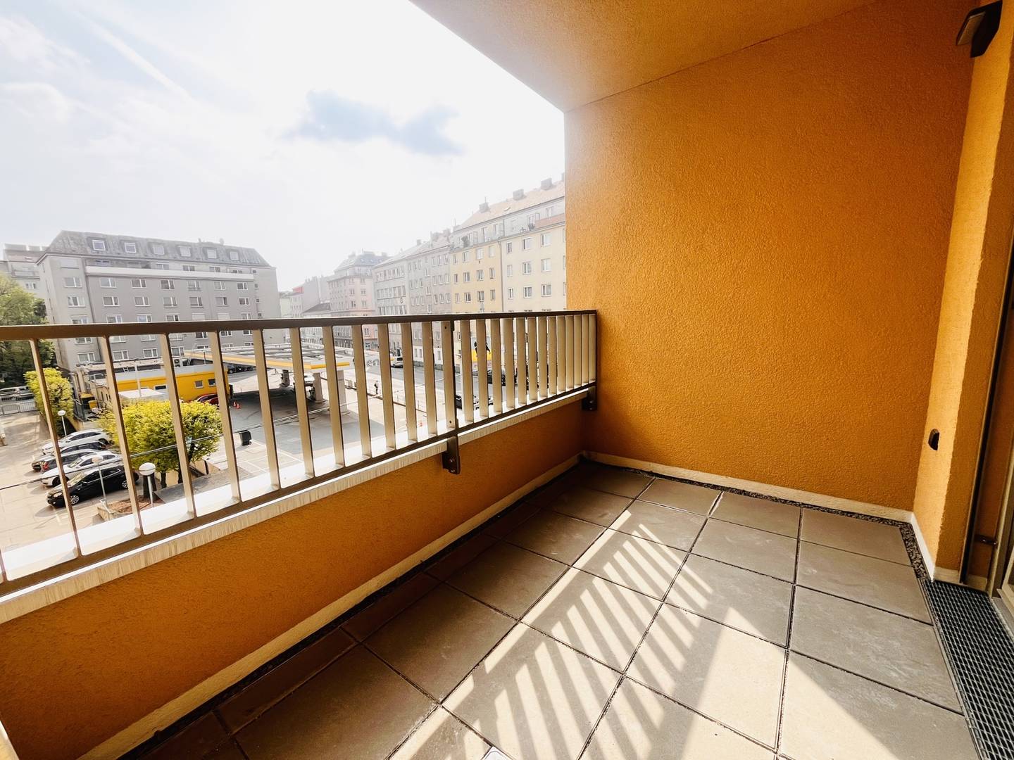 Neubau Wohnung near U1 Keplerplatz with loggia