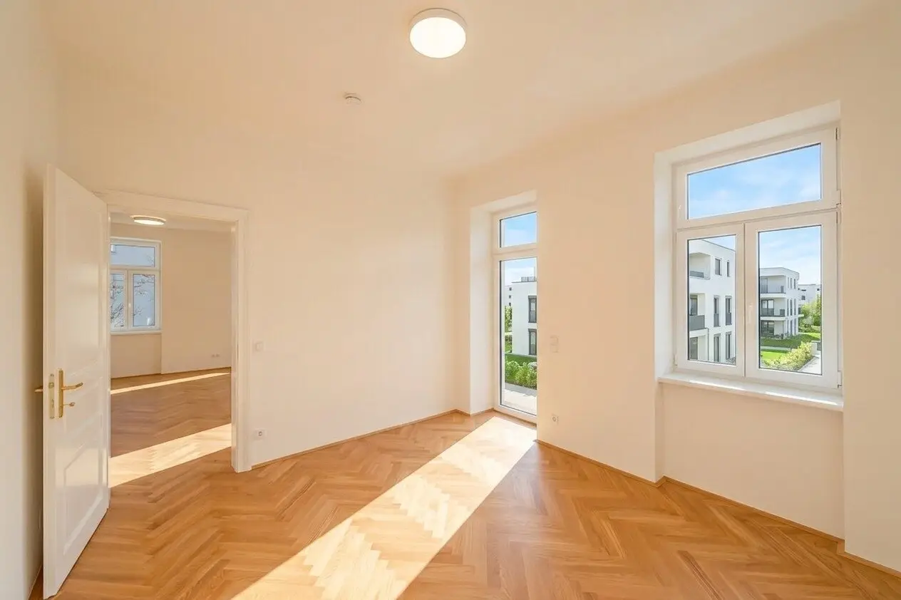 ++NEU++ Generalsanierte 3 Zimmer-Altbauwohnung mit großzügigem Balkon!