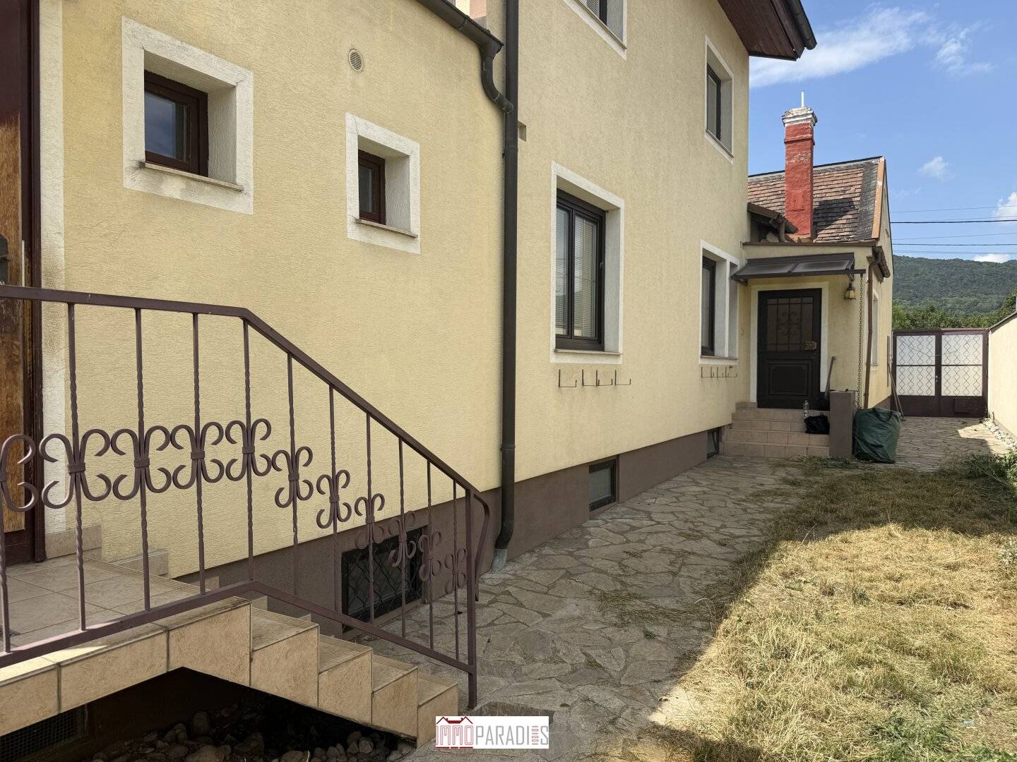 Wohnhaus mit drei Wohneinheiten auf großem Grundstück in Baden