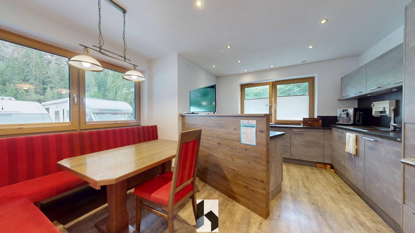 Renovierte Familienwohnung mit privatem Garten und Whirlpool