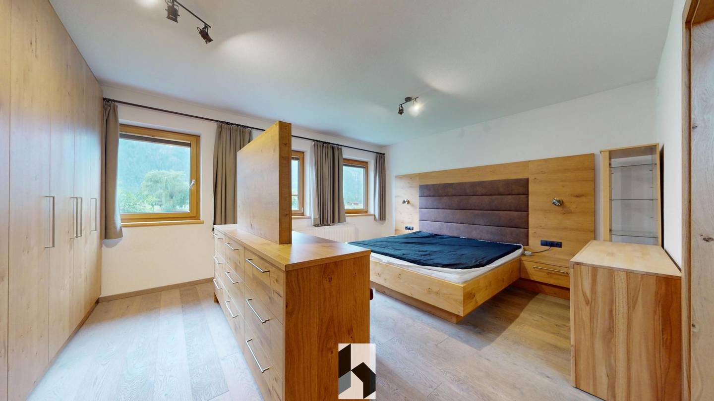Renovierte Familienwohnung mit privatem Garten und Whirlpool