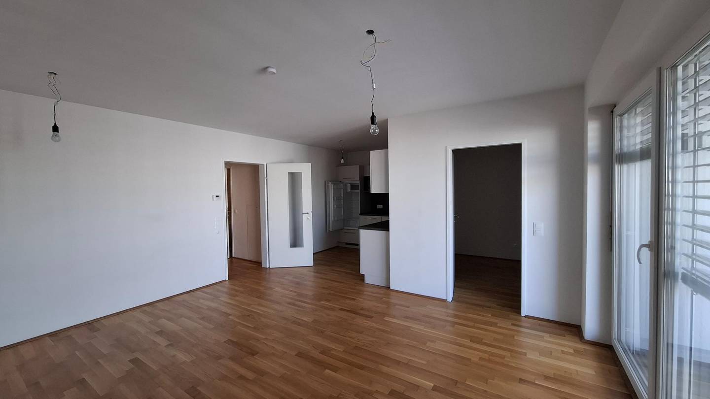 Helle Wohnung mit Loggia und Tiefgaragenstellplatz