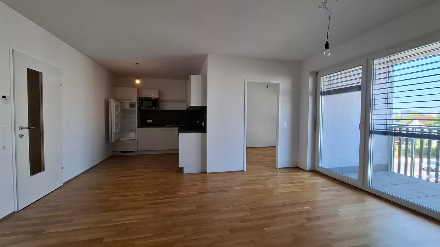 Helle Wohnung mit Loggia und Tiefgaragenstellplatz