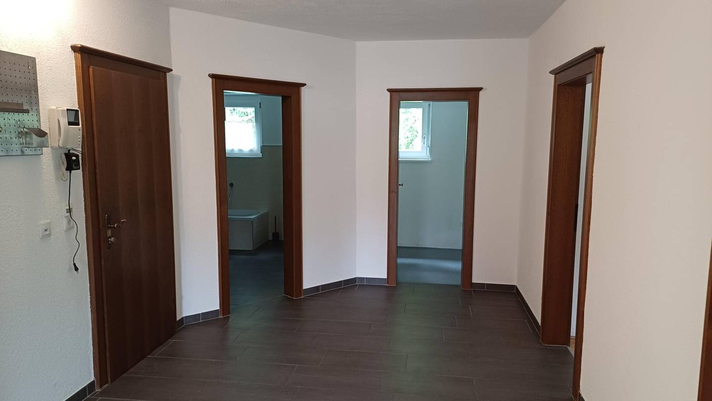 Helle südwestseitige Wohnung mit Balkon und Garage