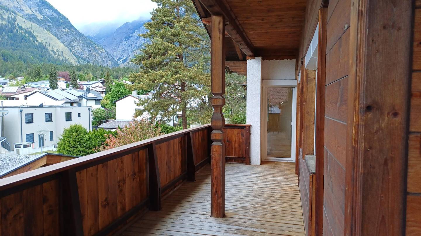 Helle südwestseitige Wohnung mit Balkon und Garage