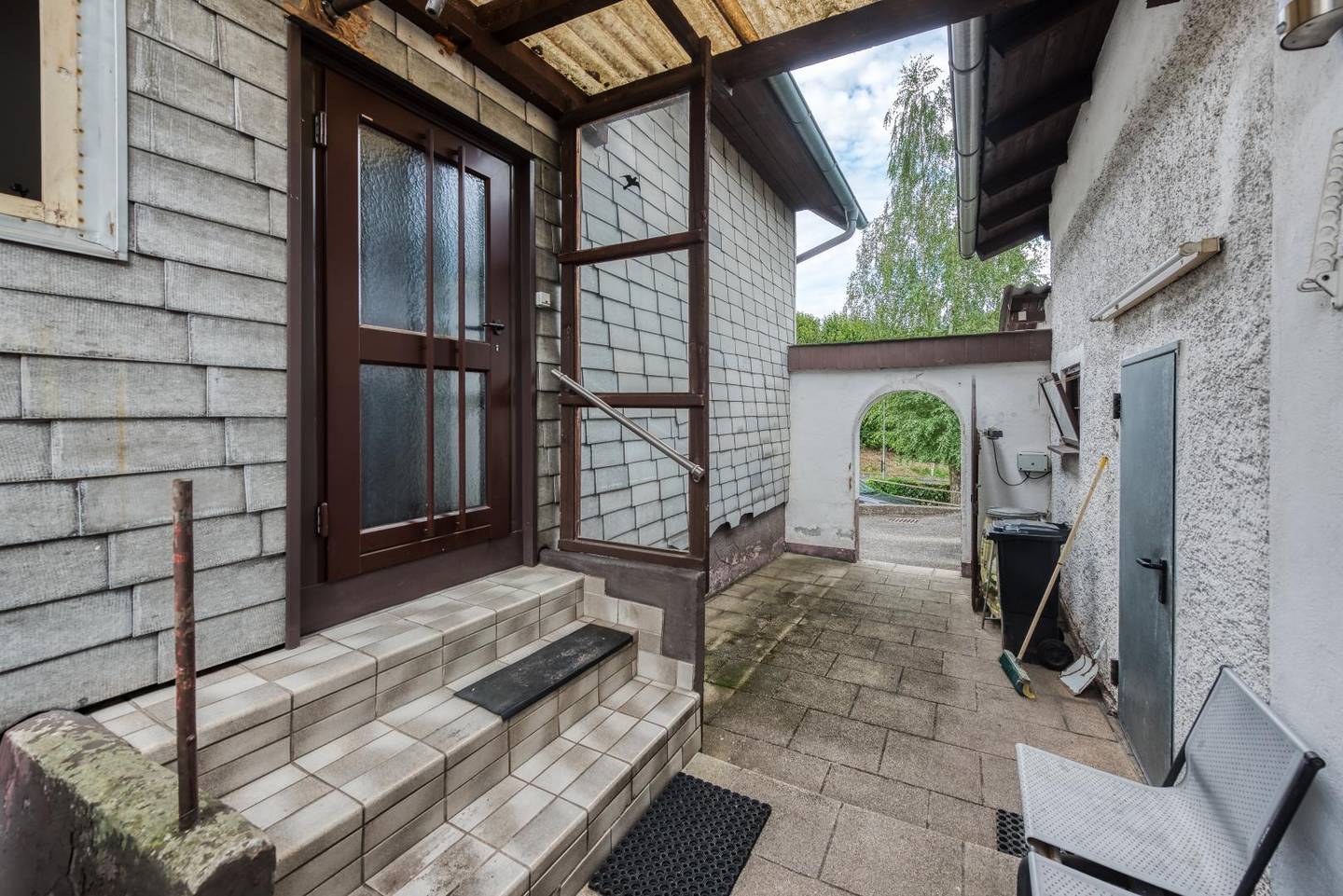 Familienwohnung mit großem Garten und Garage