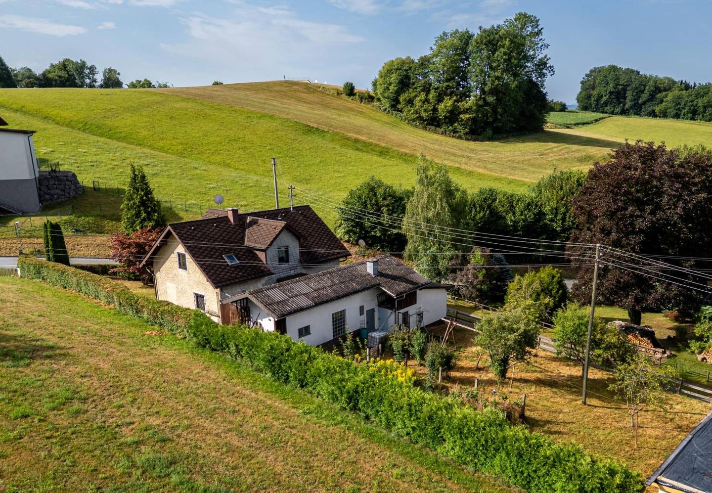 Familienwohnung mit großem Garten und Garage
