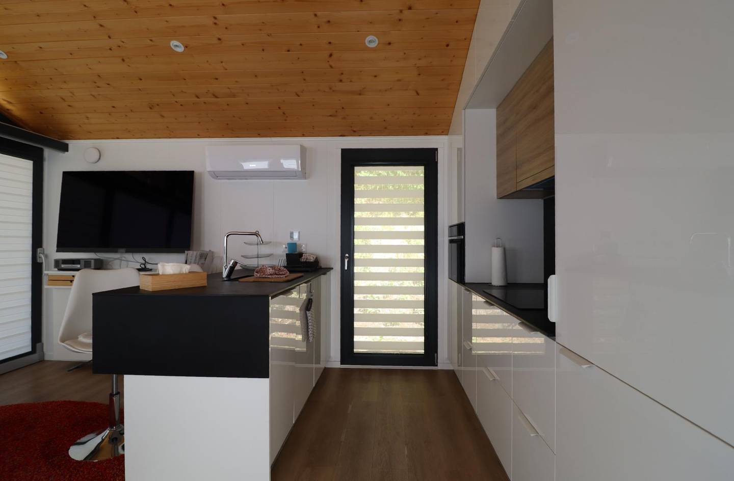Premium Wohnung mit Privatgarten und Parkplatz