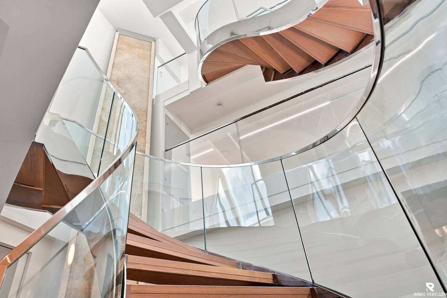 Your Private Residence Above Vienna – Luxus-Penthouse mit Rooftop-Pool &amp; Privatlift in 1010 Wien