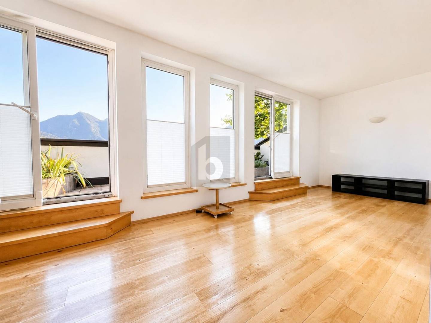 Dachgeschosswohnung mit Panoramablick und großer Terrasse