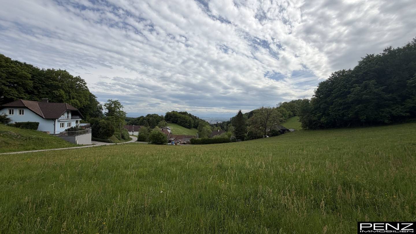 LICHTENBERG: Sonniges Grundstück mit Blick nach Linz