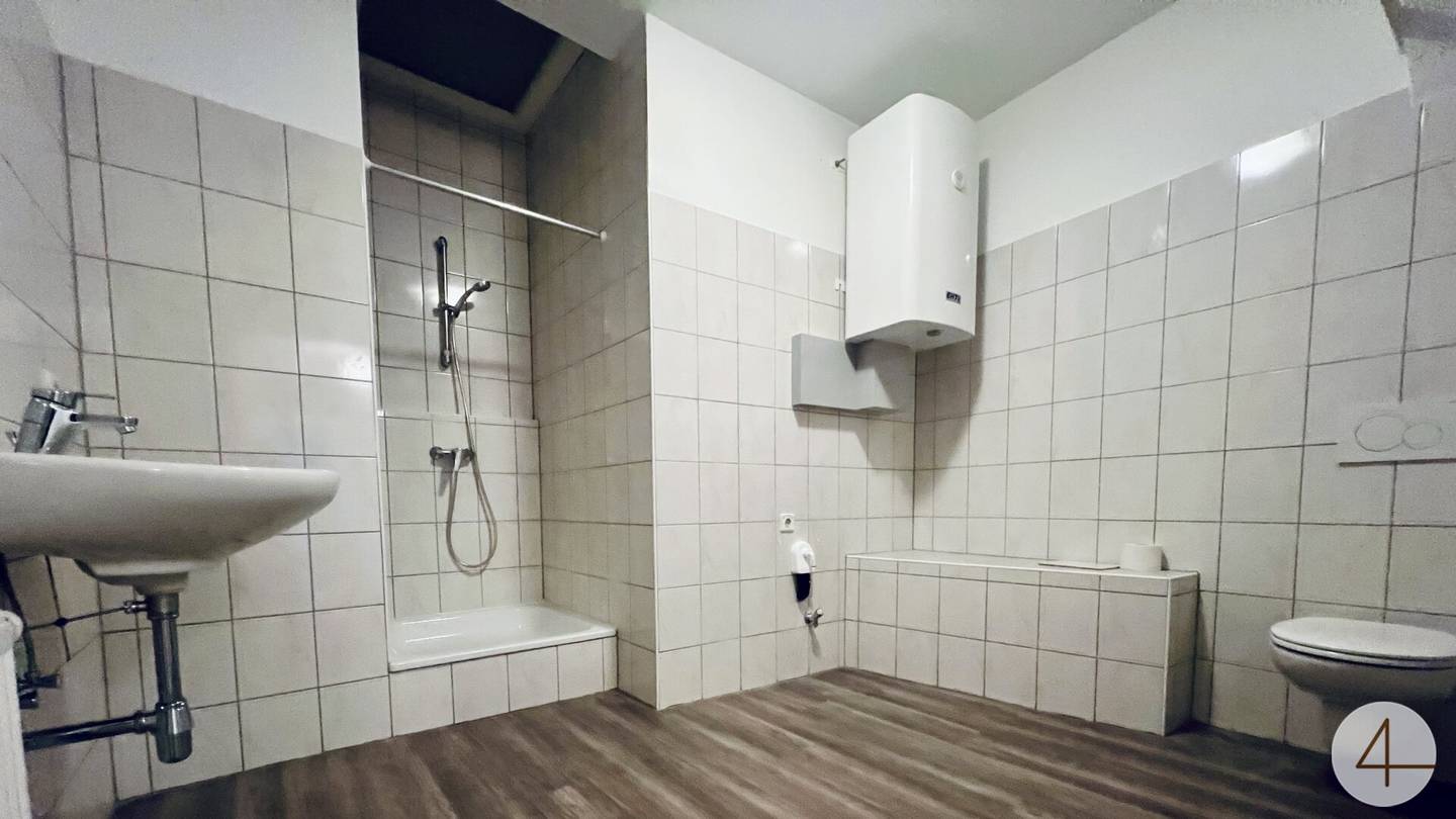 gut aufgeteilte &amp; helle Wohnung - Innenhof Ruhelage - Stellplatz verfügbar - Nahe Burg Neulengbach
