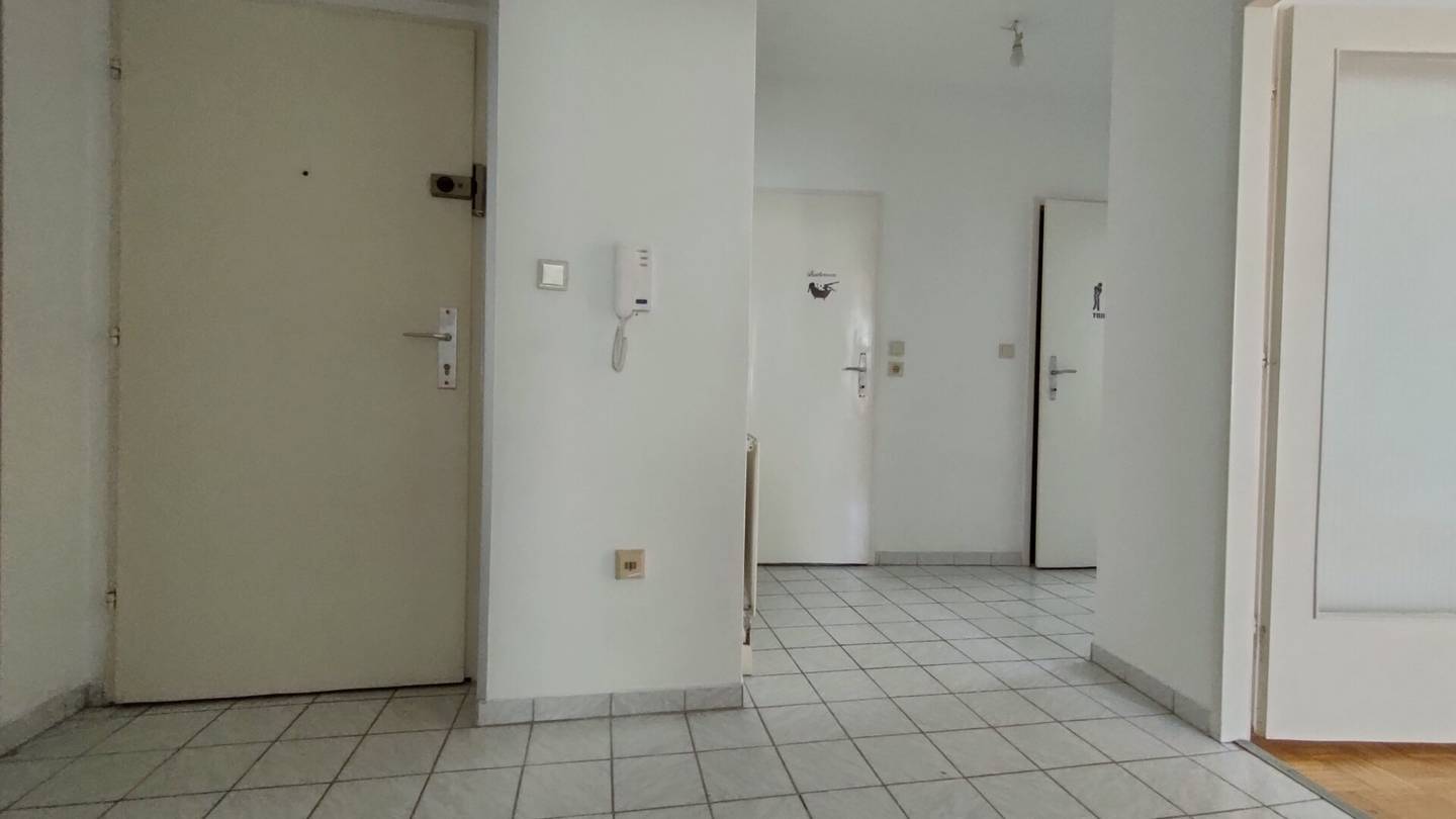 Nice 2-Room Rental Apartment in the Nibelungenviertel (U3/6) for Long Term Rent