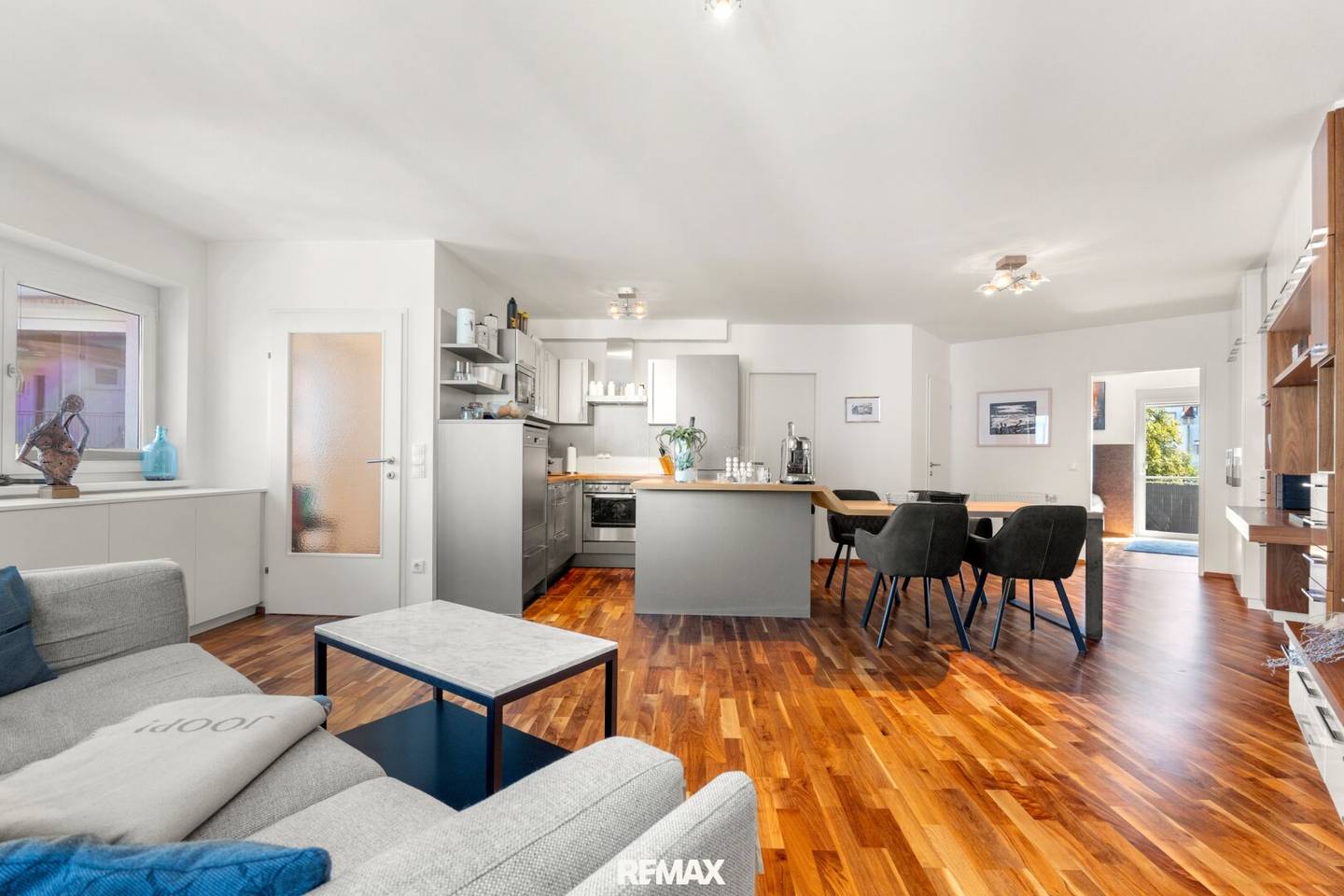 Elegante 2-Zimmer-Wohnung mit ruhigem Innenhofbalkon mitten in Klagenfurt