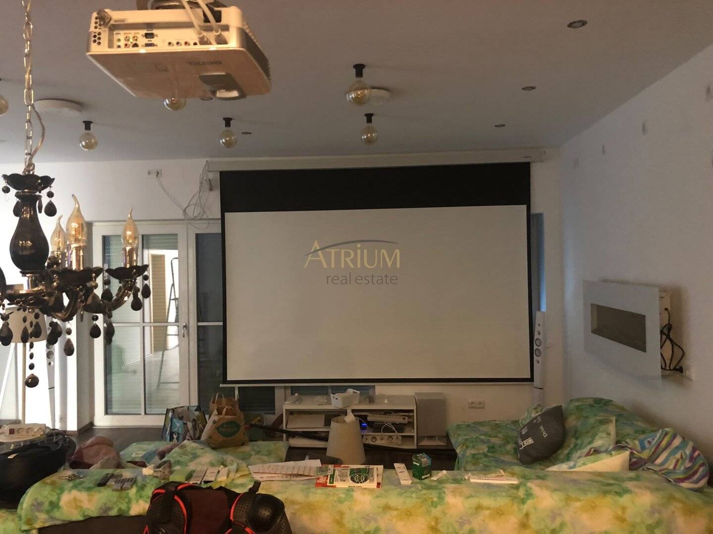 Non-standard single-family house | Photovoltaics, home cinema &amp; plenty of space for your own ideas