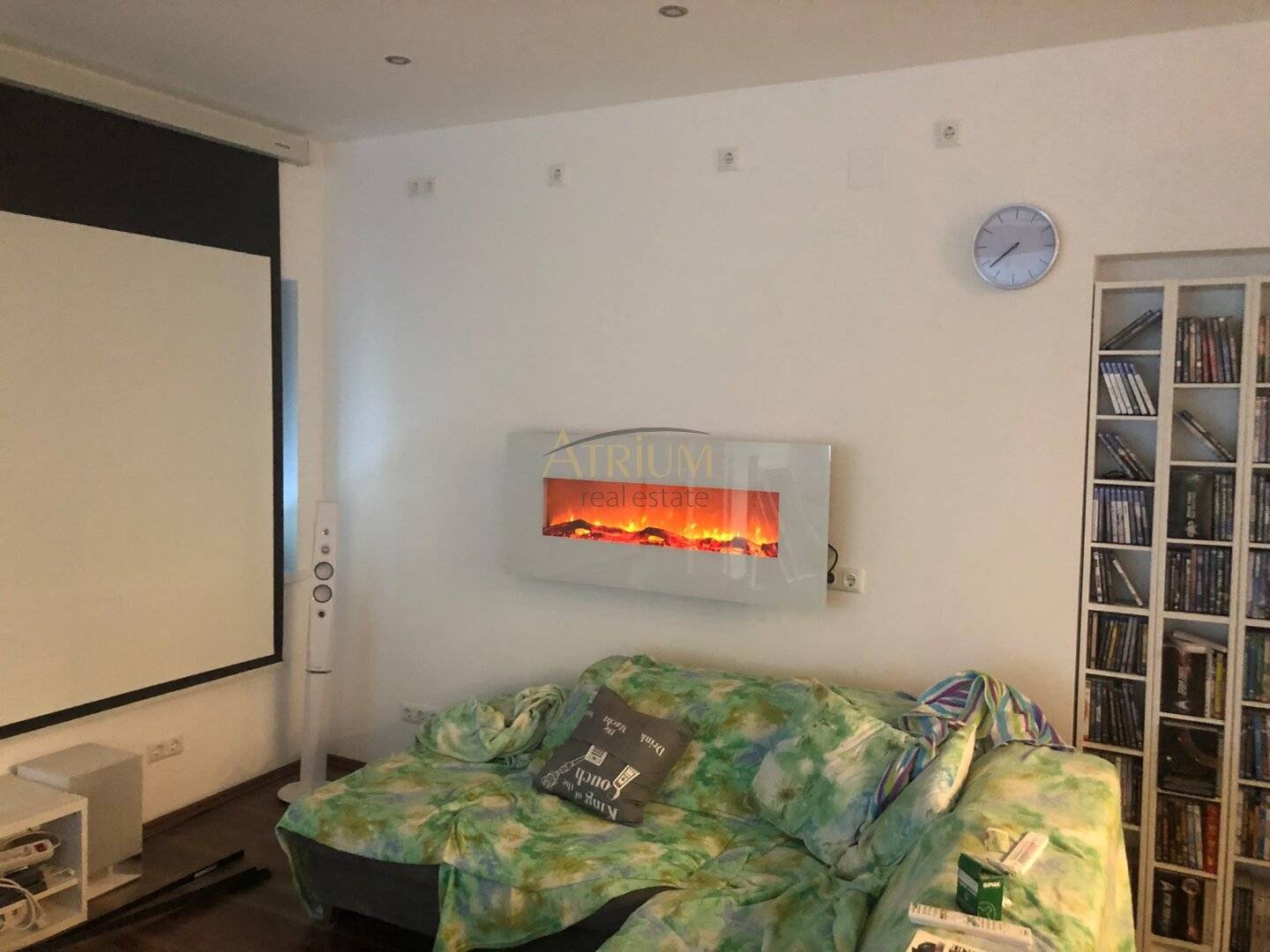 Non-standard single-family house | Photovoltaics, home cinema &amp; plenty of space for your own ideas