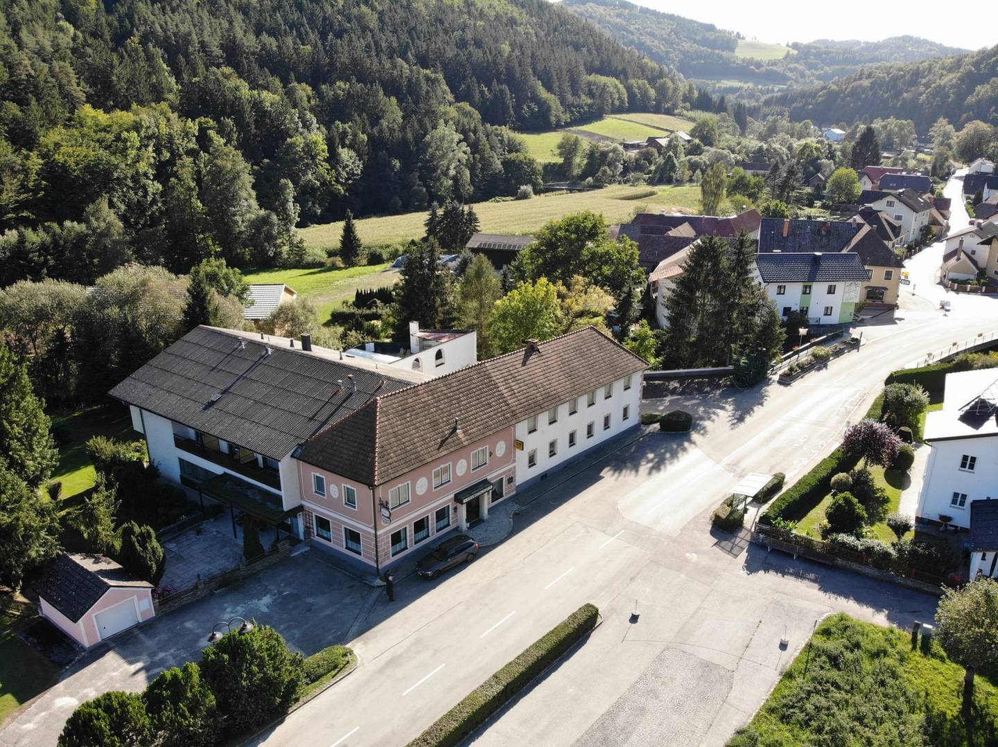 Möblierte Altbauwohnung mit großem Garten und Stellplatz