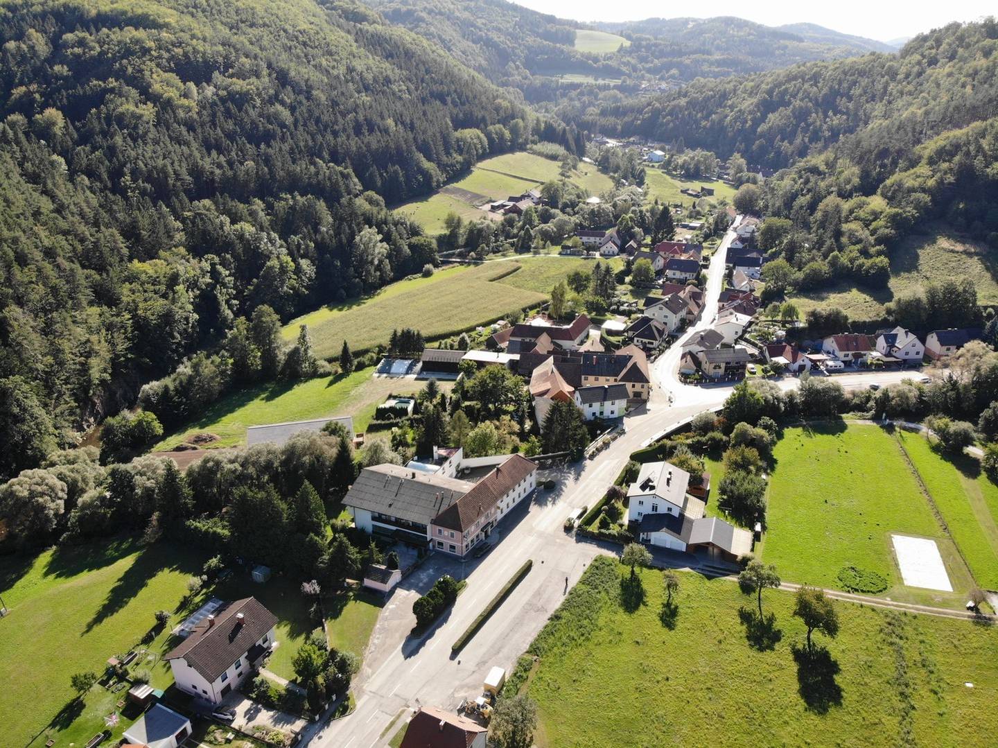 Möblierte Altbauwohnung mit großem Garten und Stellplatz