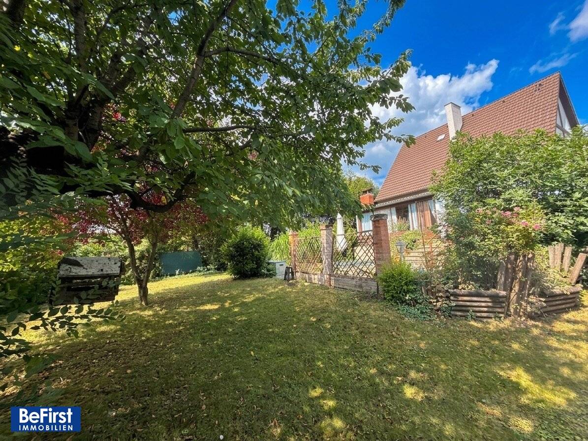 Einfamilienhaus (sanierungsbedürftig) mit prachtvollem Garten, Pool und Bebauungsmöglichkeit – perfekt für Familien mit Gestaltungswunsch
