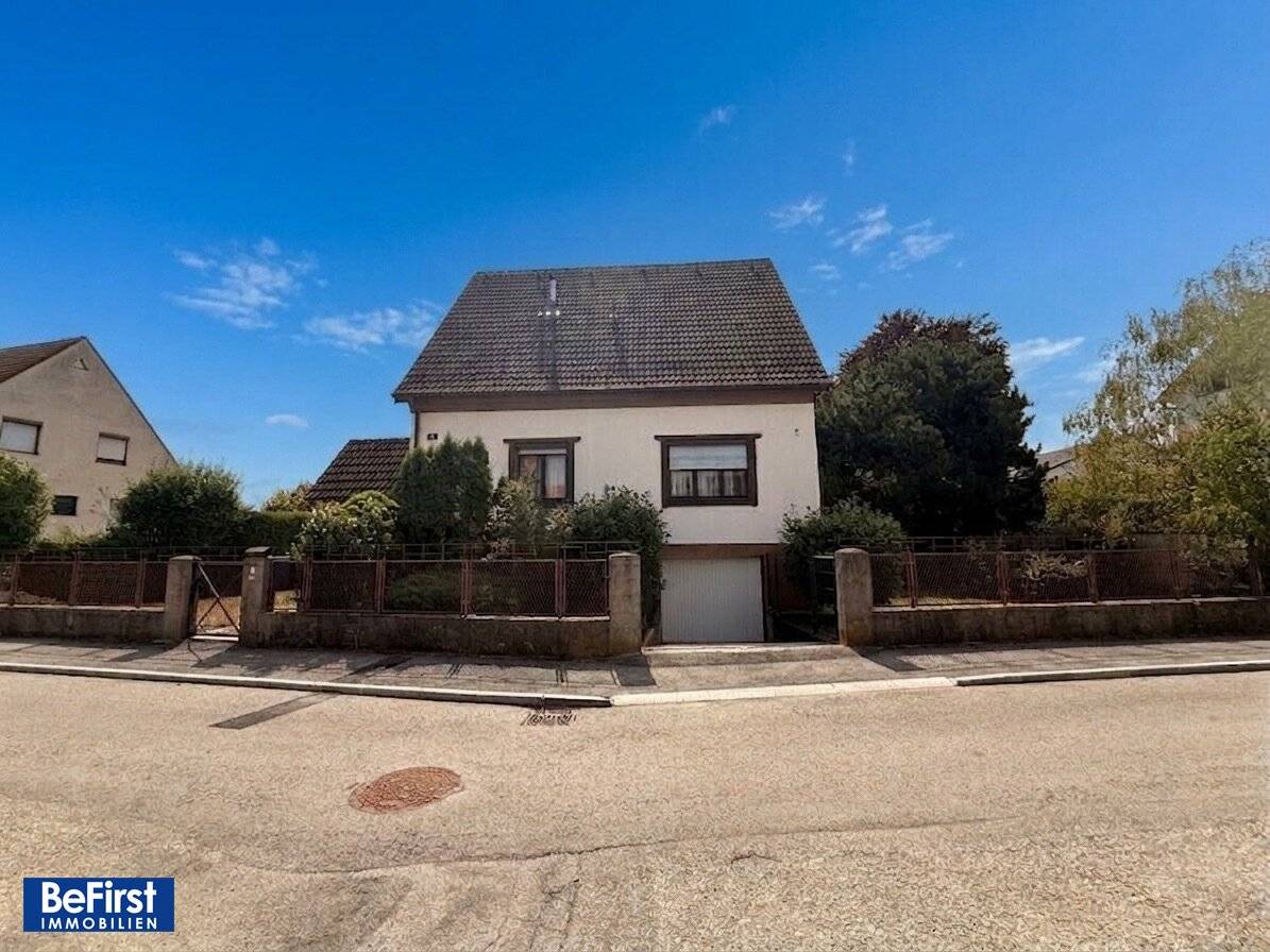 Einfamilienhaus (sanierungsbedürftig) mit prachtvollem Garten, Pool und Bebauungsmöglichkeit – perfekt für Familien mit Gestaltungswunsch