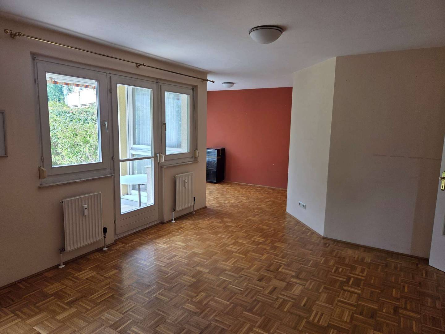 Ground floor apartment with private garden and underground parking space