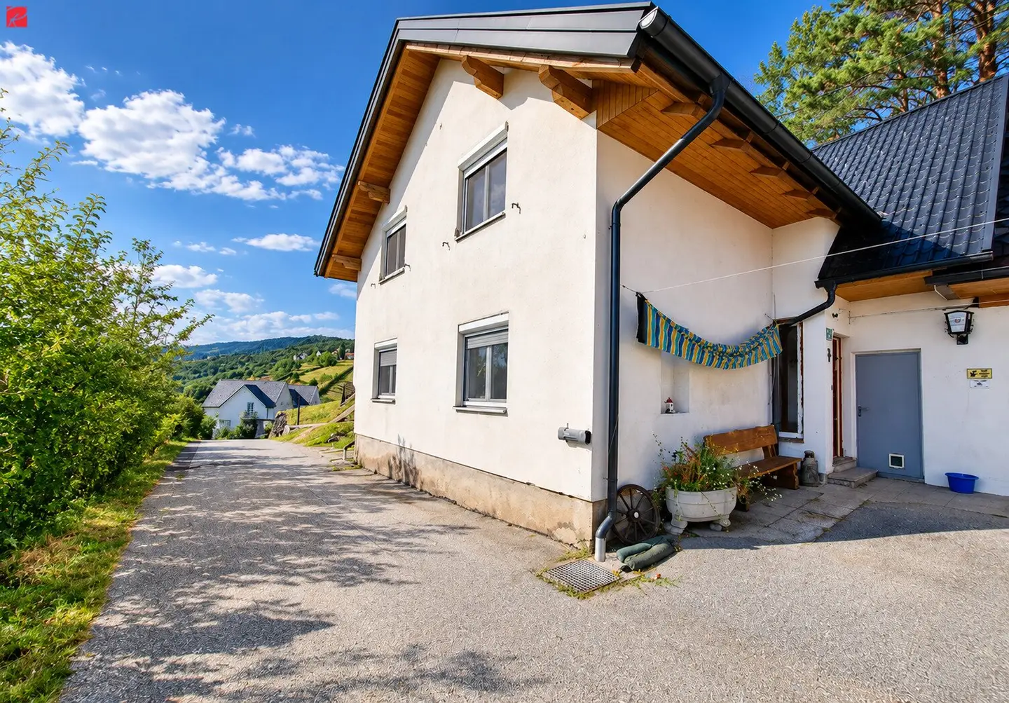Traumblick zur Riegersburg – Garage mit Bar &amp; Hebebühne