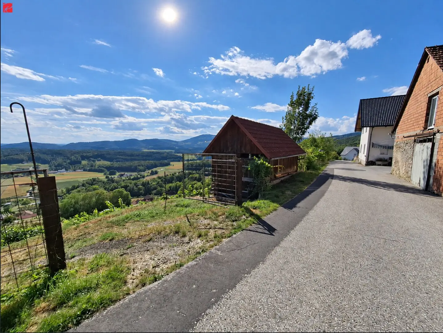 Dream view to the Riegersburg – Garage with bar and vehicle lift