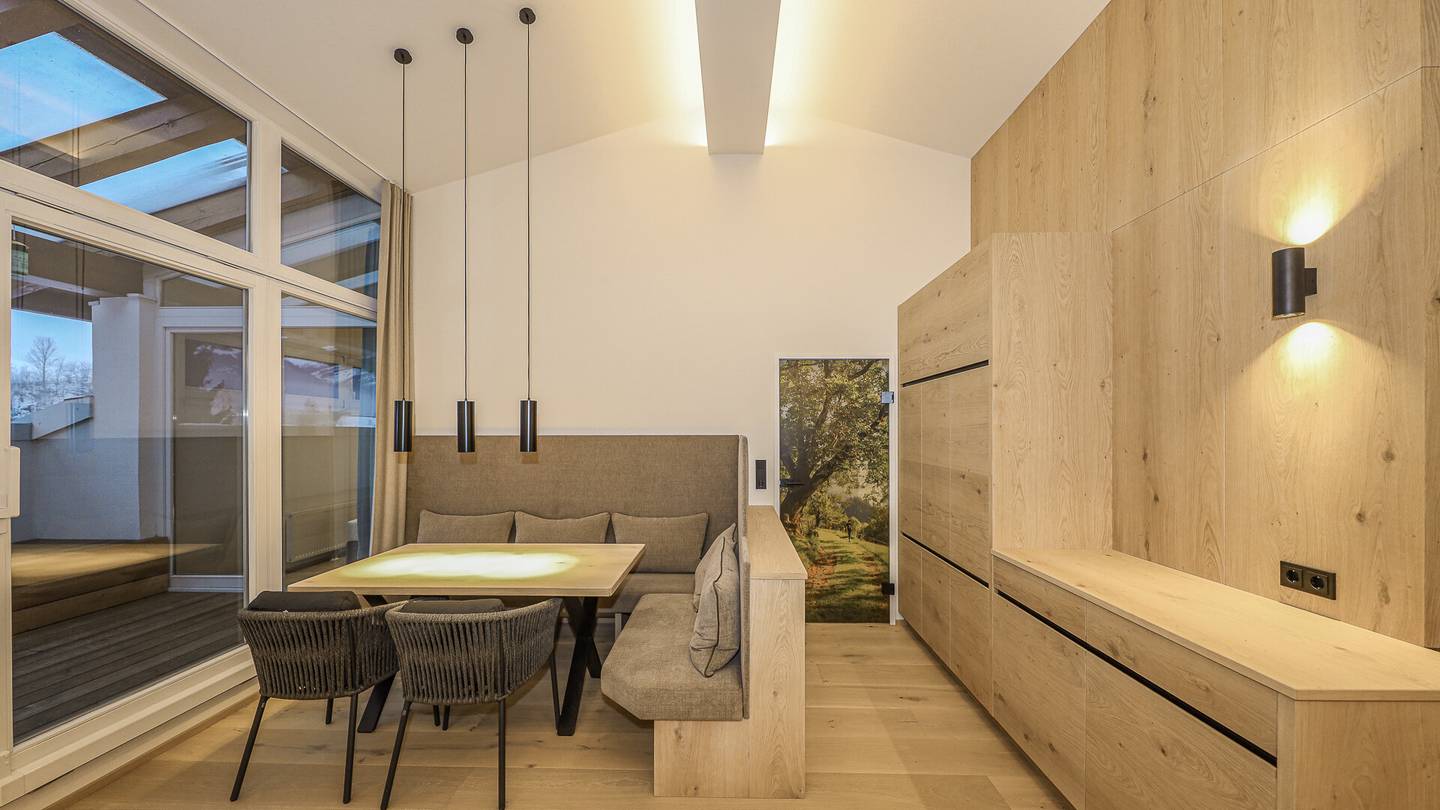 Hochwertig sanierte Dachgeschosswohnung mit Dachterrasse