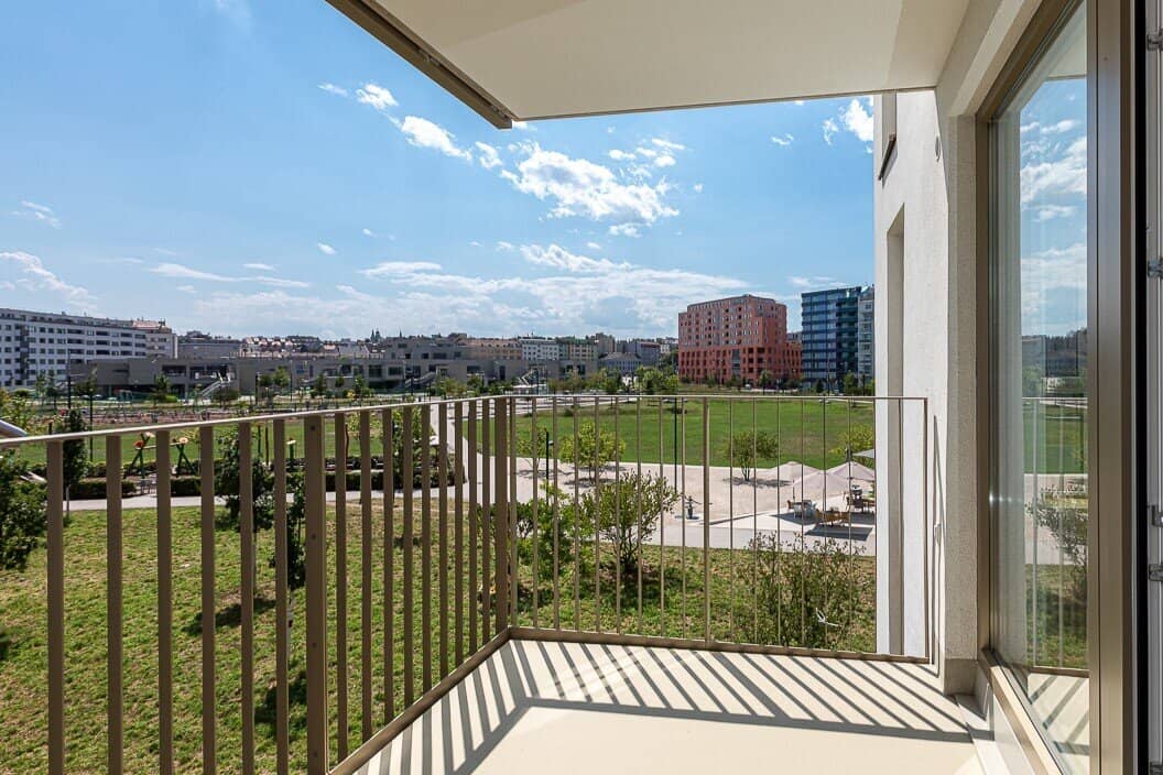 ADELE - 2-Zimmerwohnung mit Balkon + hauseigenem Fitnessstudio, Pool & Gemeinschaftsdachterrasse!