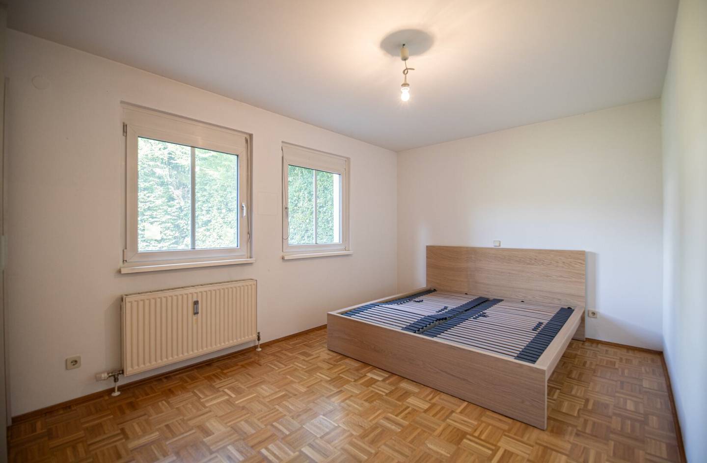 Leben am Fuße des Kreuzbergl - 2-Zimmer-Gartenwohnung mit Wintergarten