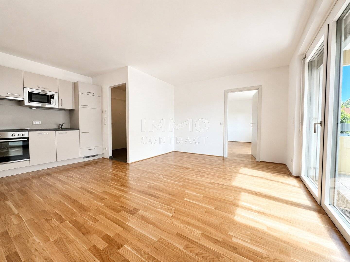 Courtyard quiet location at best price! 2-room apartment with terrace &amp; designer open-plan kitchen