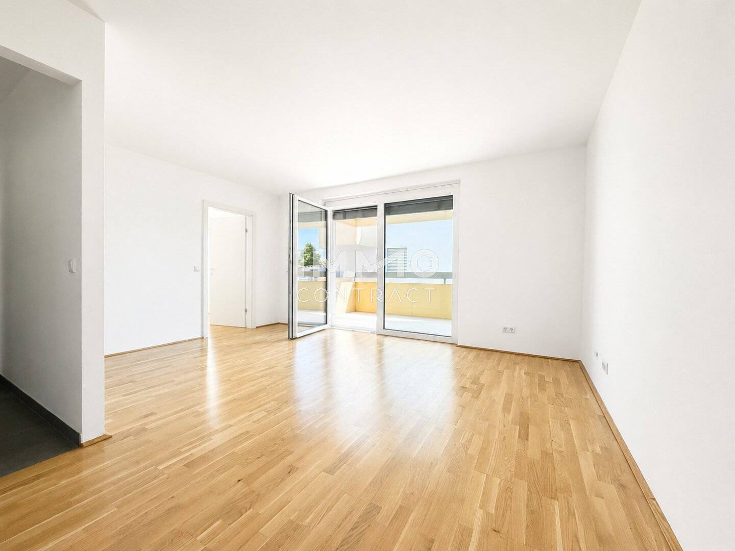 Courtyard quiet location at best price! 2-room apartment with terrace &amp; designer open-plan kitchen