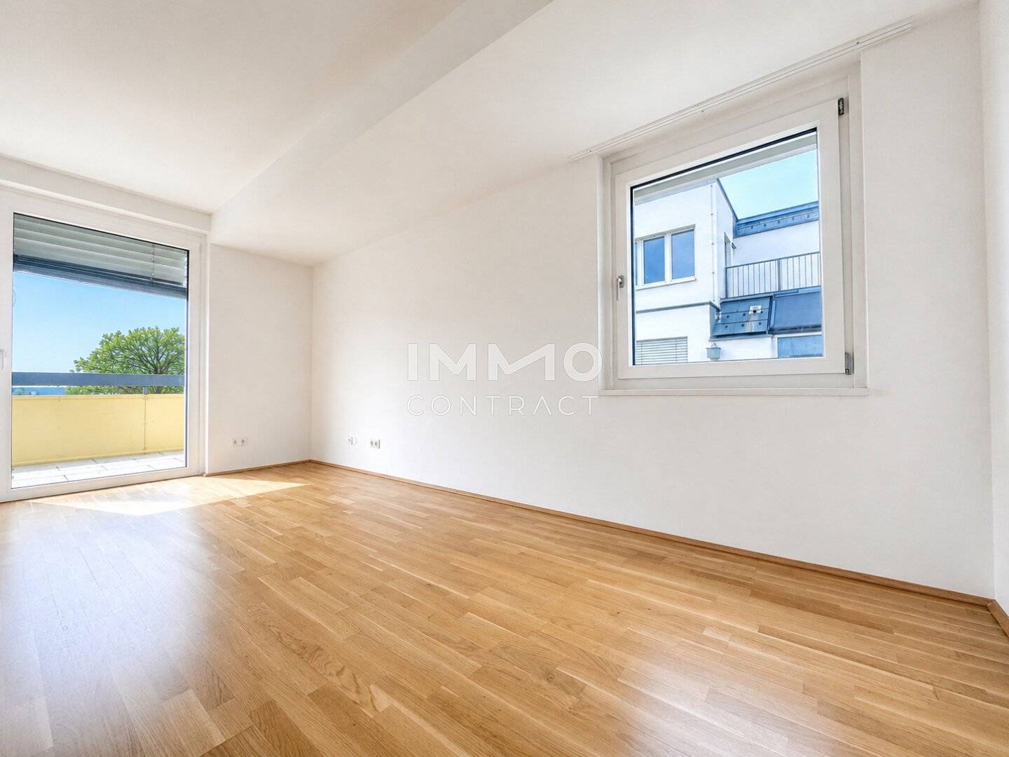Sunny 2-room apartment with balcony and spacious open-plan kitchen (approx. 30 m²)