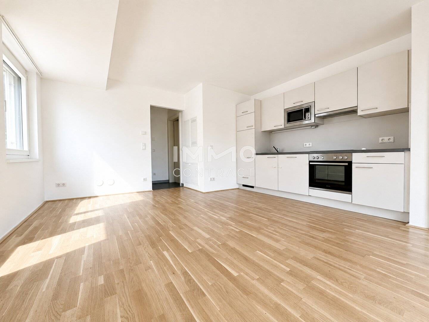 Sunny 2-room apartment with balcony and spacious open-plan kitchen (approx. 30 m²)