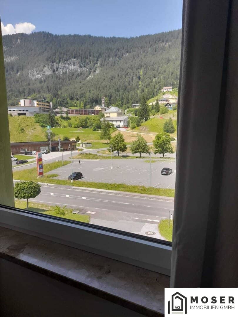 Spacious 4-room Condominium with South Balcony, Dobratsch View, Garage and Large Cellar Compartment