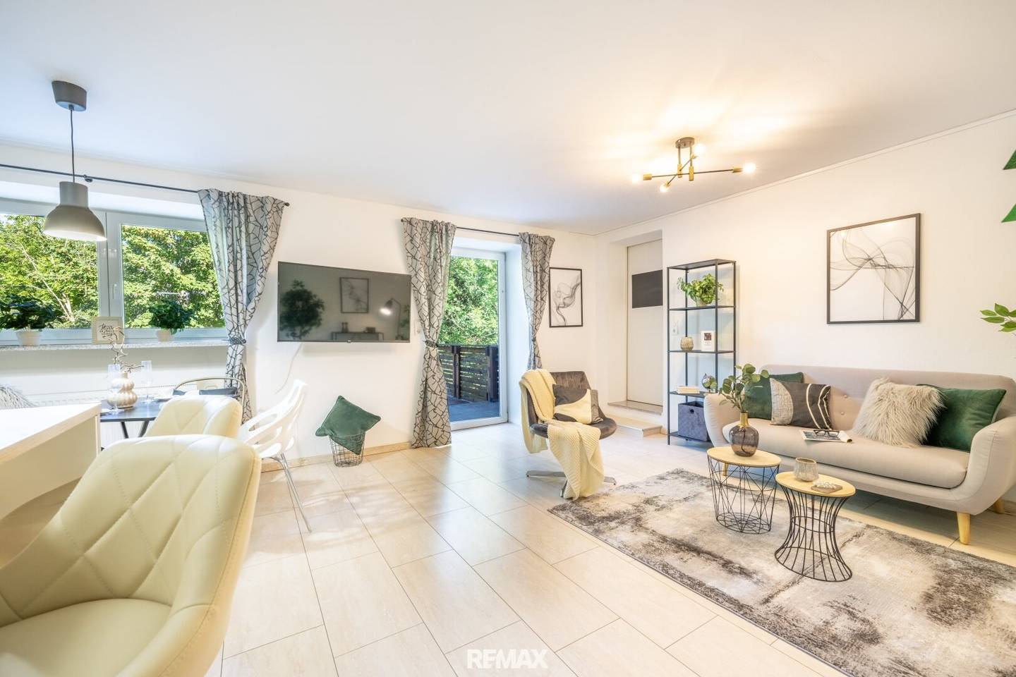 Spacious 2 room apartment with exceptional terrace in Neumarkt am Wallersee