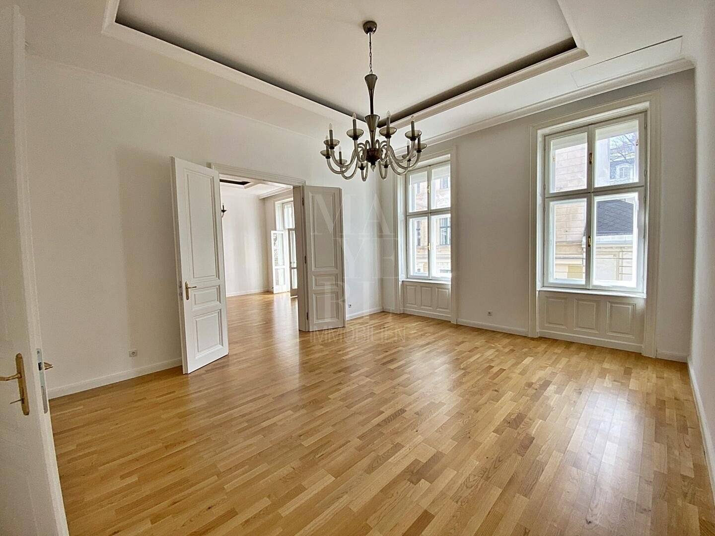 Prachtvolle Altbauwohnung mit Balkon