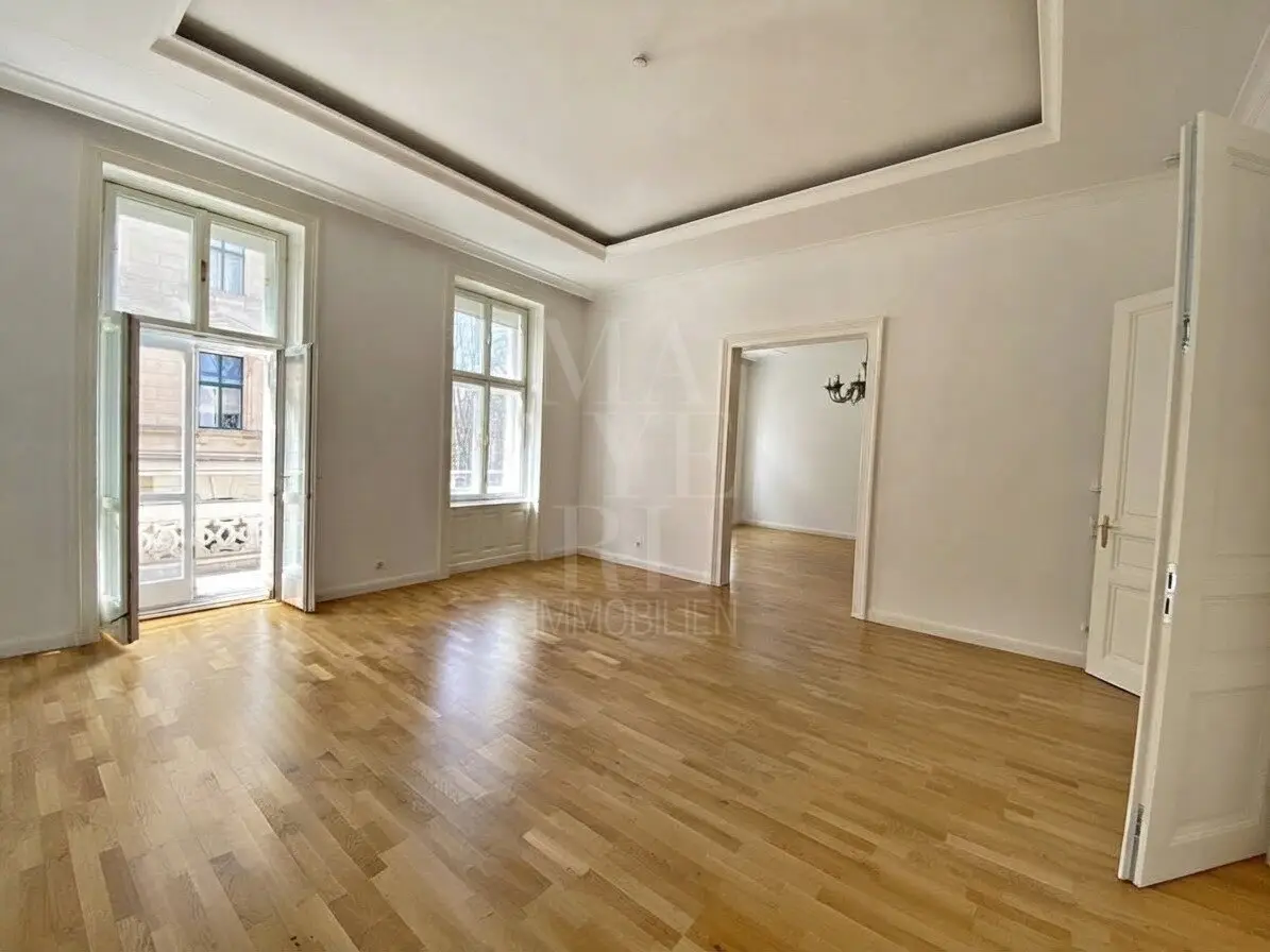 Prachtvolle Altbauwohnung mit Balkon