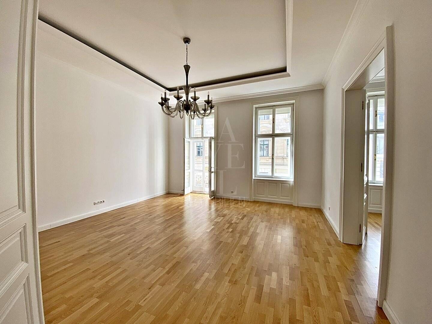Prachtvolle Altbauwohnung mit Balkon