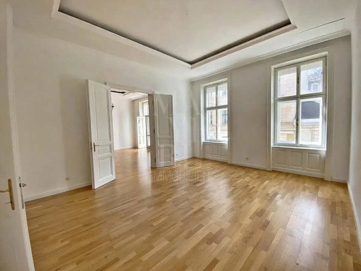 Prachtvolle Altbauwohnung mit Balkon